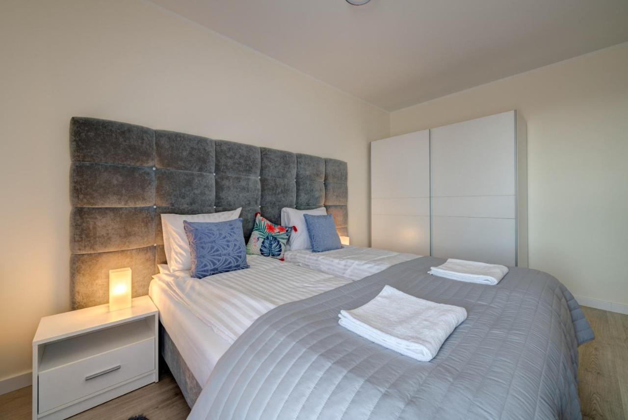 Live & Travel Apartments - Waterlane Island غدانسك الغرفة الصورة